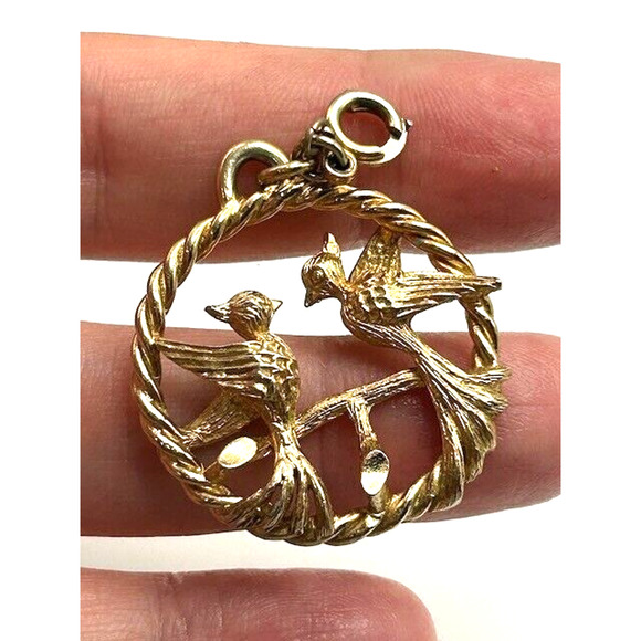 Vintage Monet Two Birds On A Branch Circle Pendant Gold Tone Clip On - Picture 4 of 8